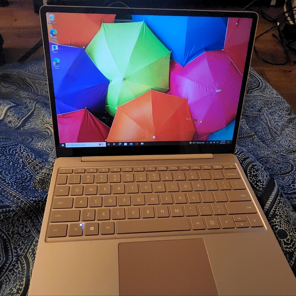 Sandstone Core i5 8gb Ram 128gb Surface Laptop